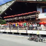 Värdshus Rafting Alm
