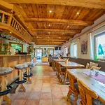 Värdshus Rafting Alm